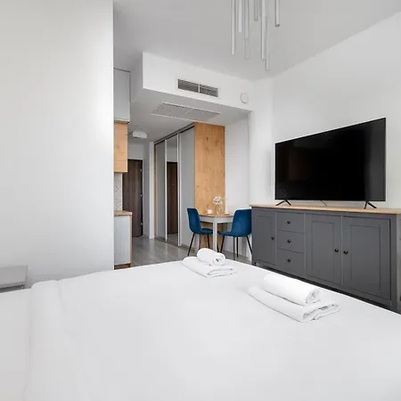 Hanza Tower 738 By Bookinghost Apartamento