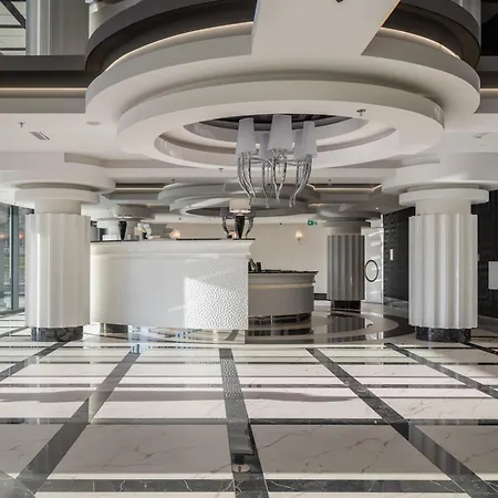 Hanza Tower 738 By Bookinghost Apartamento