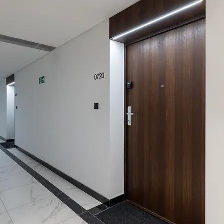 Hanza Tower 738 By Bookinghost Apartamento *