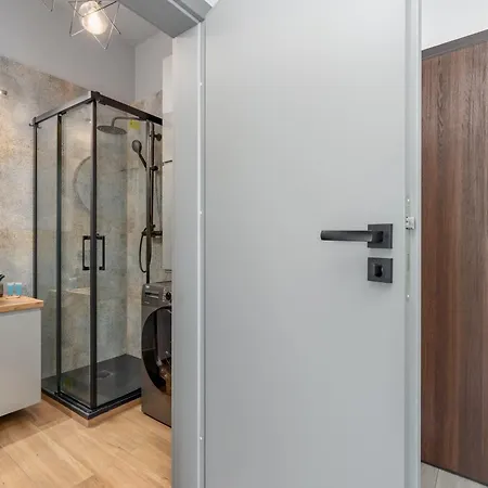 Hanza Tower 738 By Bookinghost *