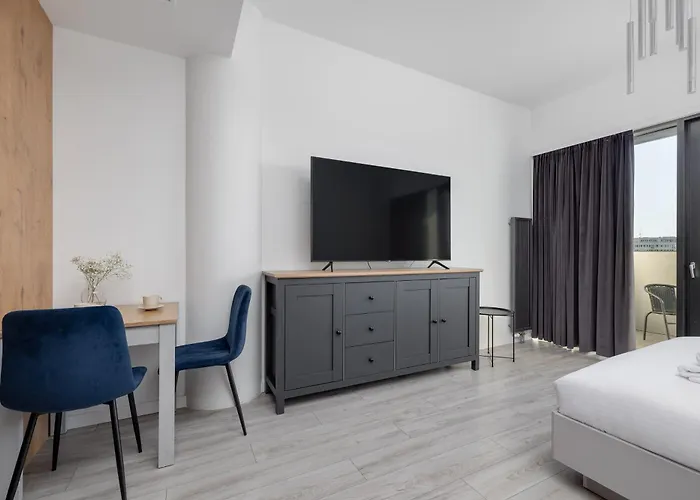 Hanza Tower 738 By Bookinghost