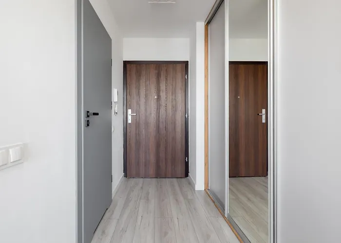 Hanza Tower 738 By Bookinghost *